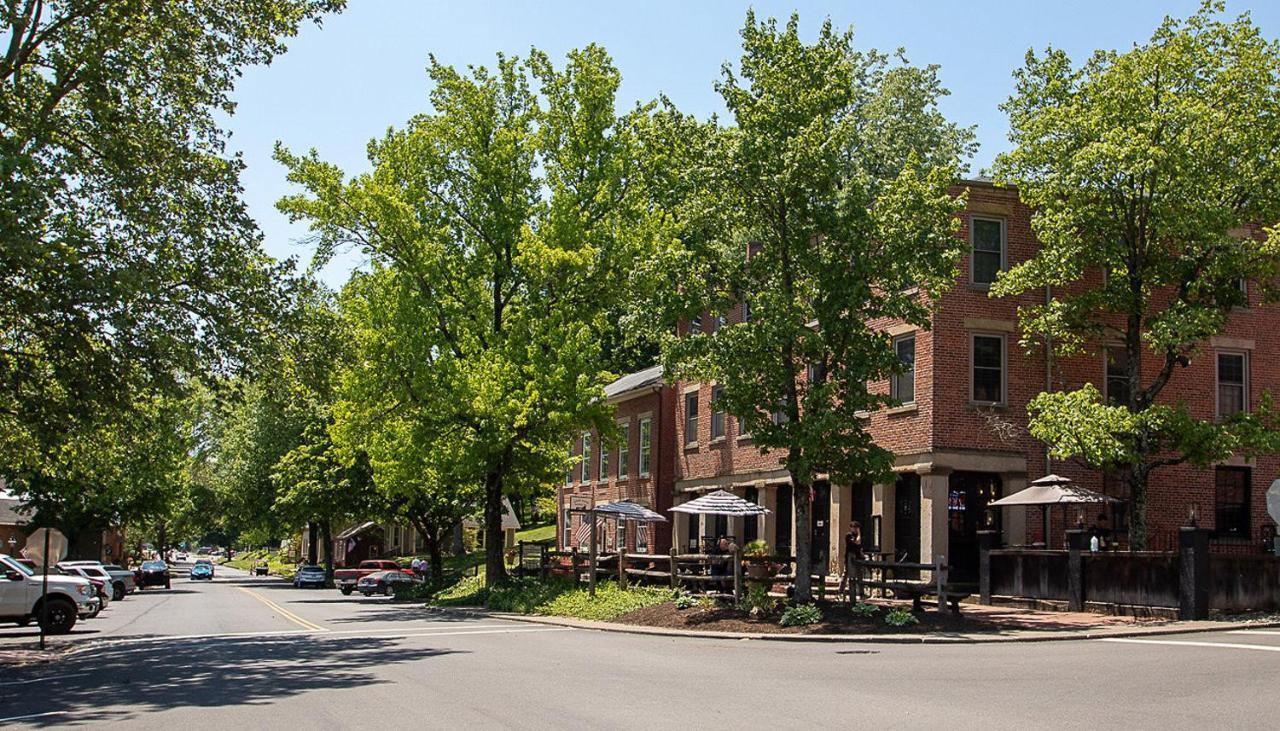 Country Squire Inn And Suites Coshocton Exterior photo